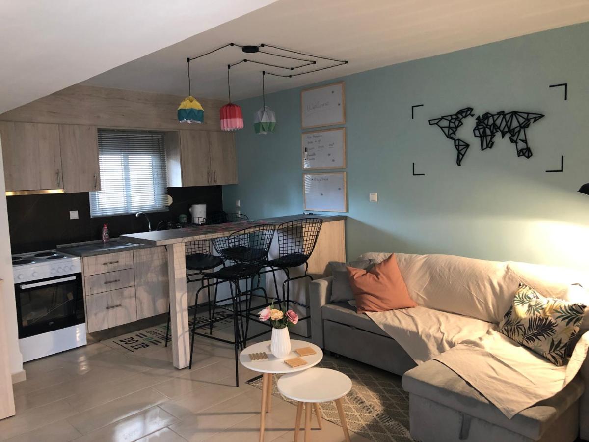 Orfeas Suite Néa Péramos Exterior foto